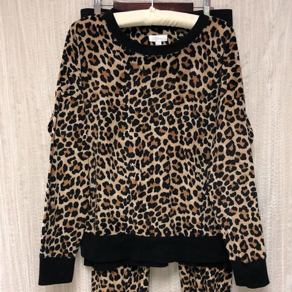 Secret Treasures M Sleepwear Lounge Velour Leopard Print Top & Bottom Set - Picture 1 of 17